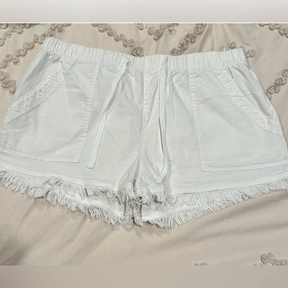 White Frayed Hem Women Shorts Size XL
